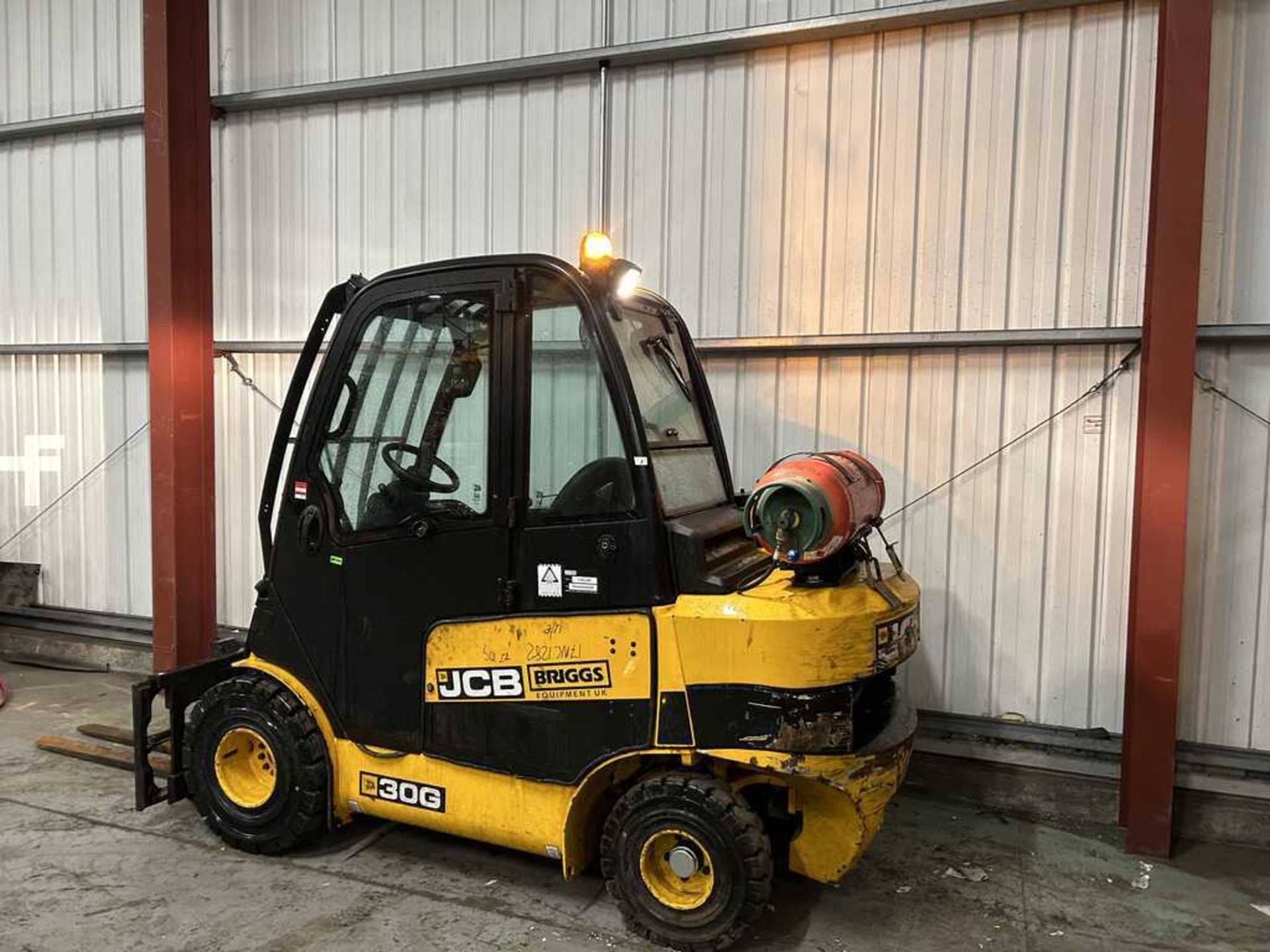 2017 JCB TLT30G FIXED TELEHANDLER - Image 3 of 6