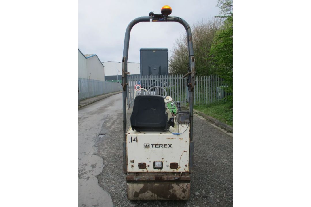 2010 TEREX TV800 VIBRATING ROLLER - Image 6 of 8