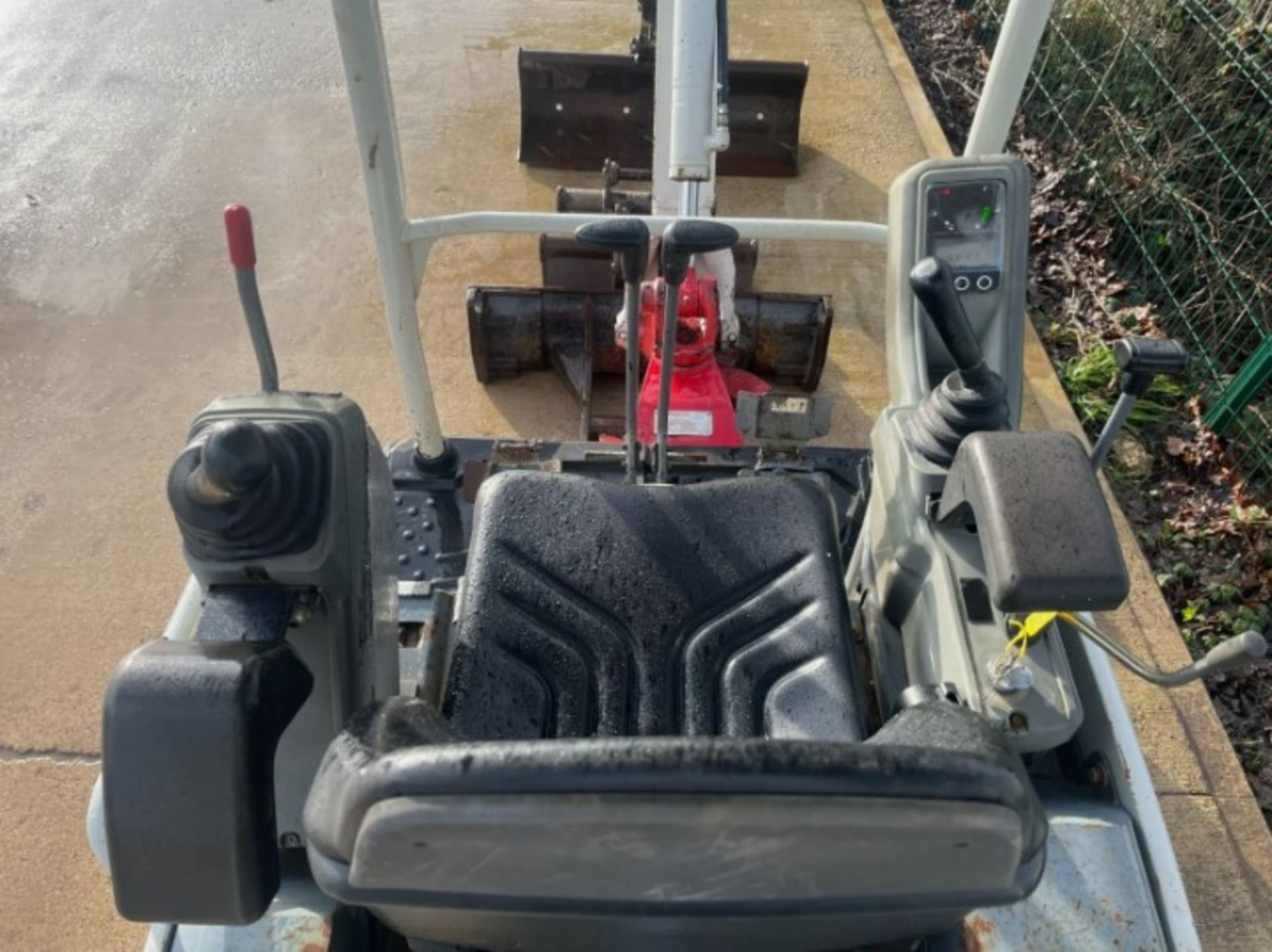 2015 TAKEUCHI TB216 1.7 TONNE EXCAVATOR DIGGER - Image 9 of 9