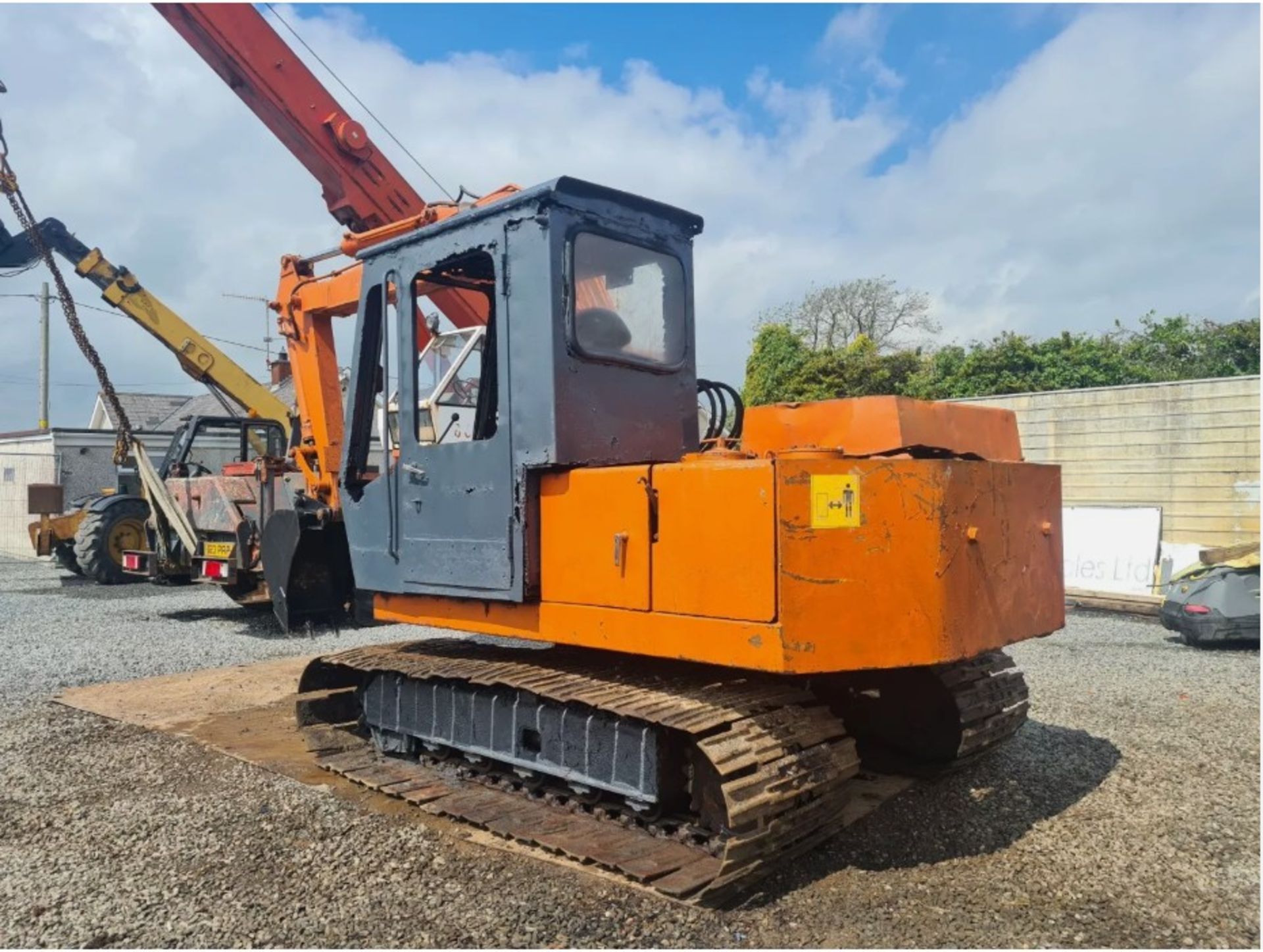HITACHI 6-TON DIGGER EXCAVATOR – SOLD AS **SPARES OR REPAIR** - Image 2 of 12