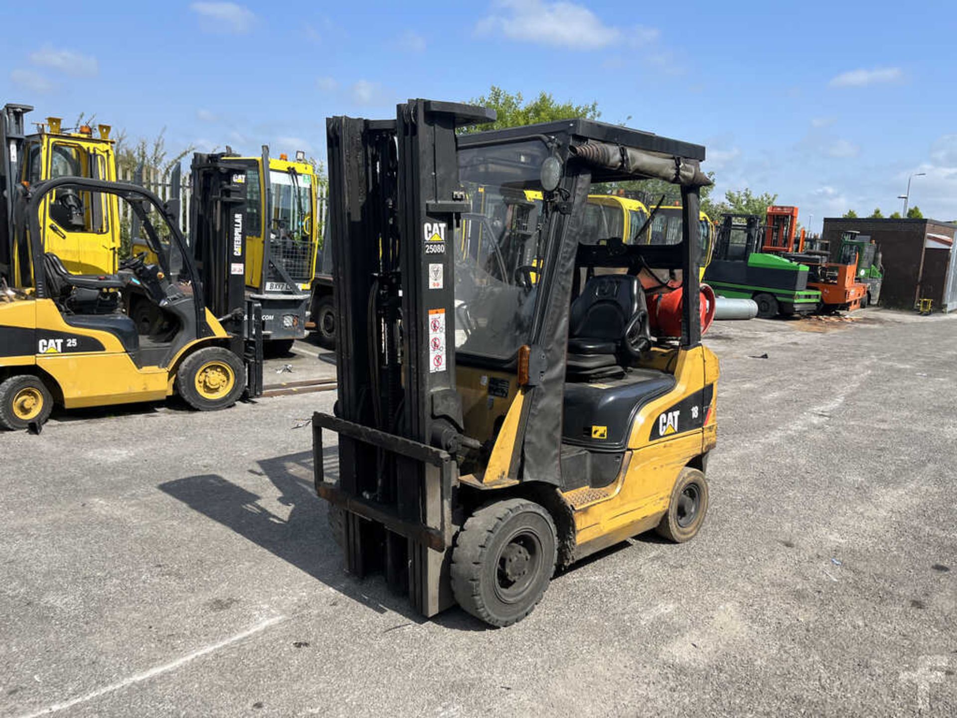 CAT LIFT TRUCKS GP18NT LPG FORKLIFT - 2014 MODEL - Image 2 of 6