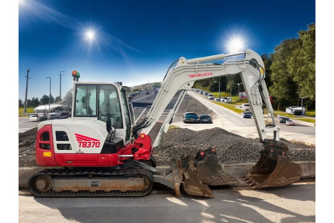 2022 TAKEUCHI TB370 6.7 TONNE EXCAVATOR - Image 1 of 10