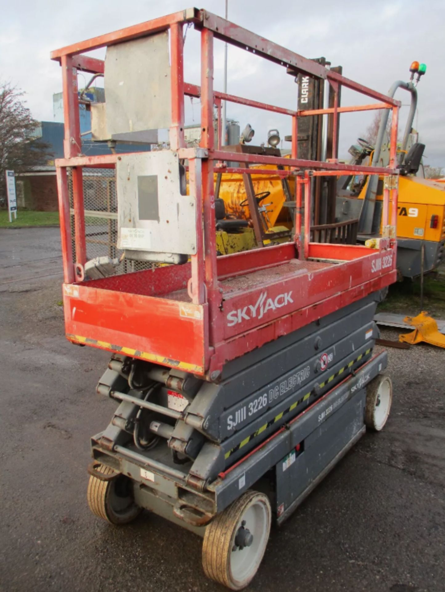 2012 SKYJACK SJ3226 SCISSOR LIFT - Image 4 of 11