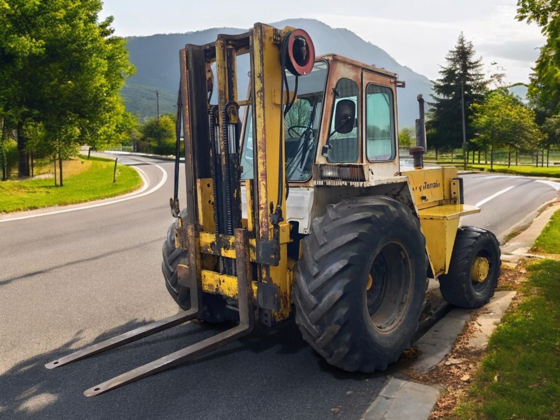 CLIMAX TT2.5 4WD DIESEL FORKLIFT >>--NO VAT ON HAMMER--<< - Image 4 of 12