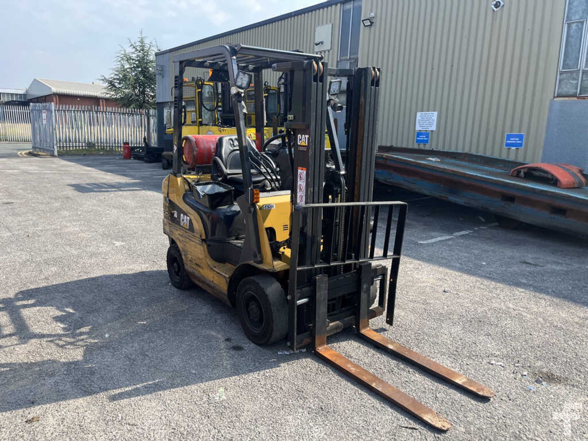 CAT LIFT TRUCKS GP18NT LPG FORKLIFT - 2019 MODEL - Image 3 of 6