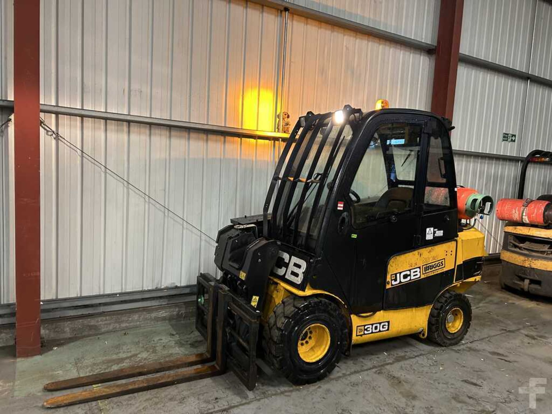 2017 JCB TLT30G FIXED TELEHANDLER - Image 2 of 6