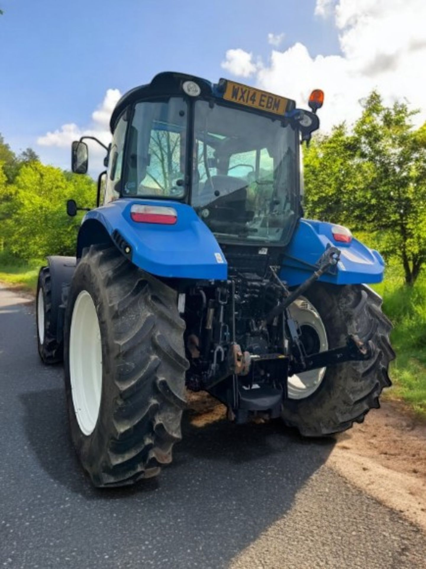 2014 NEW HOLLAND T5.105 TRACTOR WITH 2,590 OPERATING HOURS. - Image 2 of 14