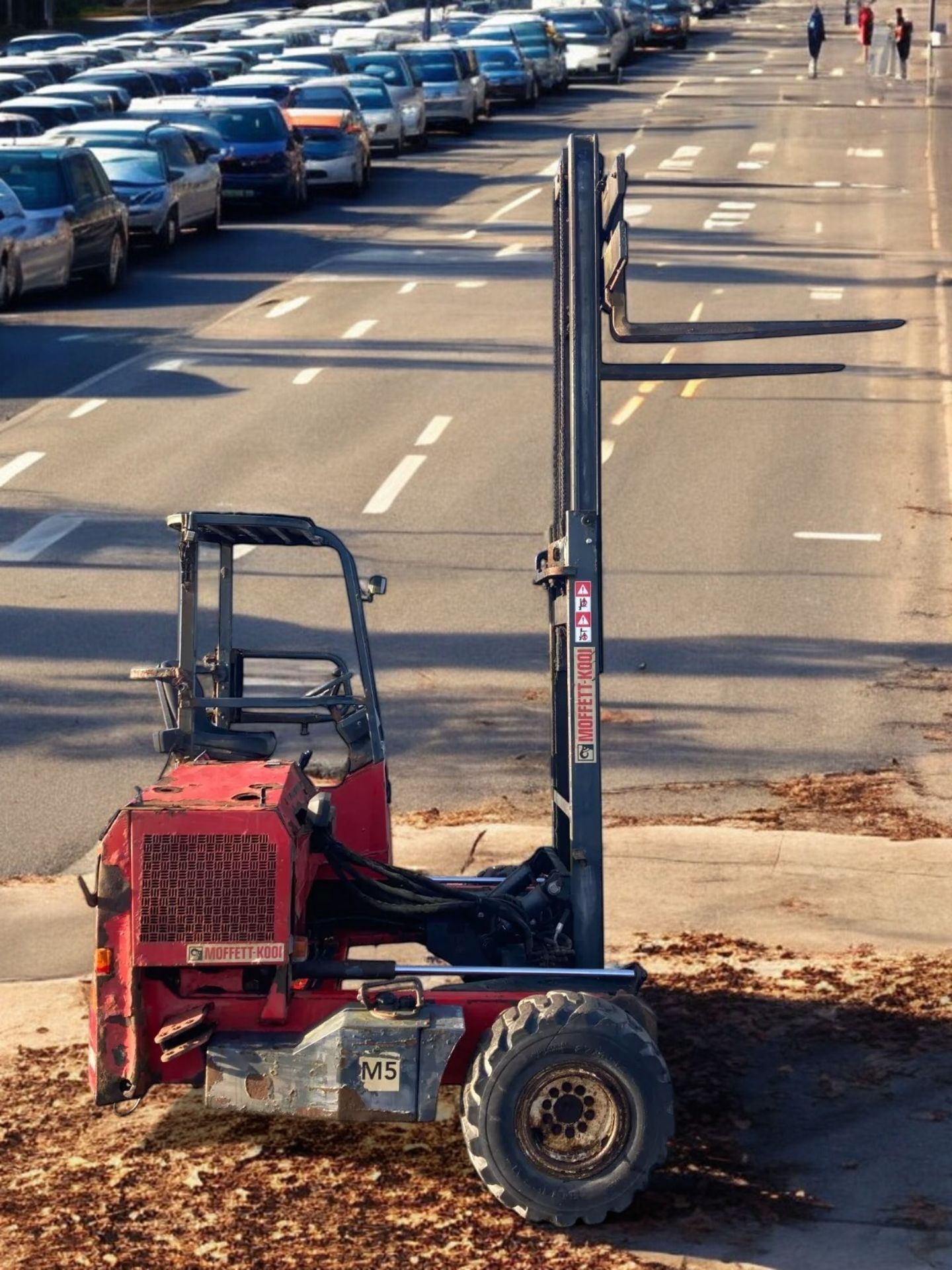 MOFFETT MOUNTY M2003 TRUCK-MOUNTED FORKLIFT