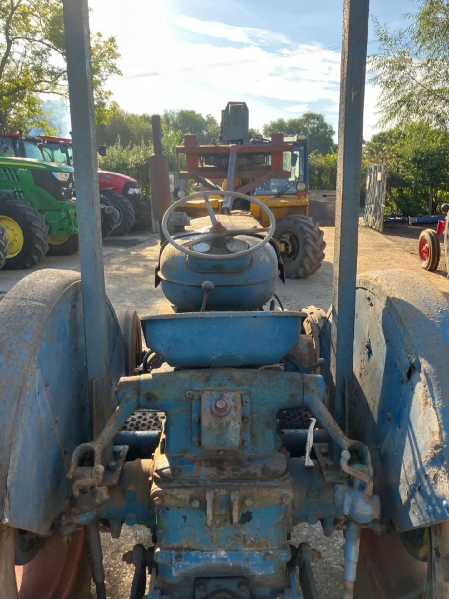 FORDSON MAJOR KFD TRACTOR >>--NO VAT ON HAMMER--<< - Image 24 of 25
