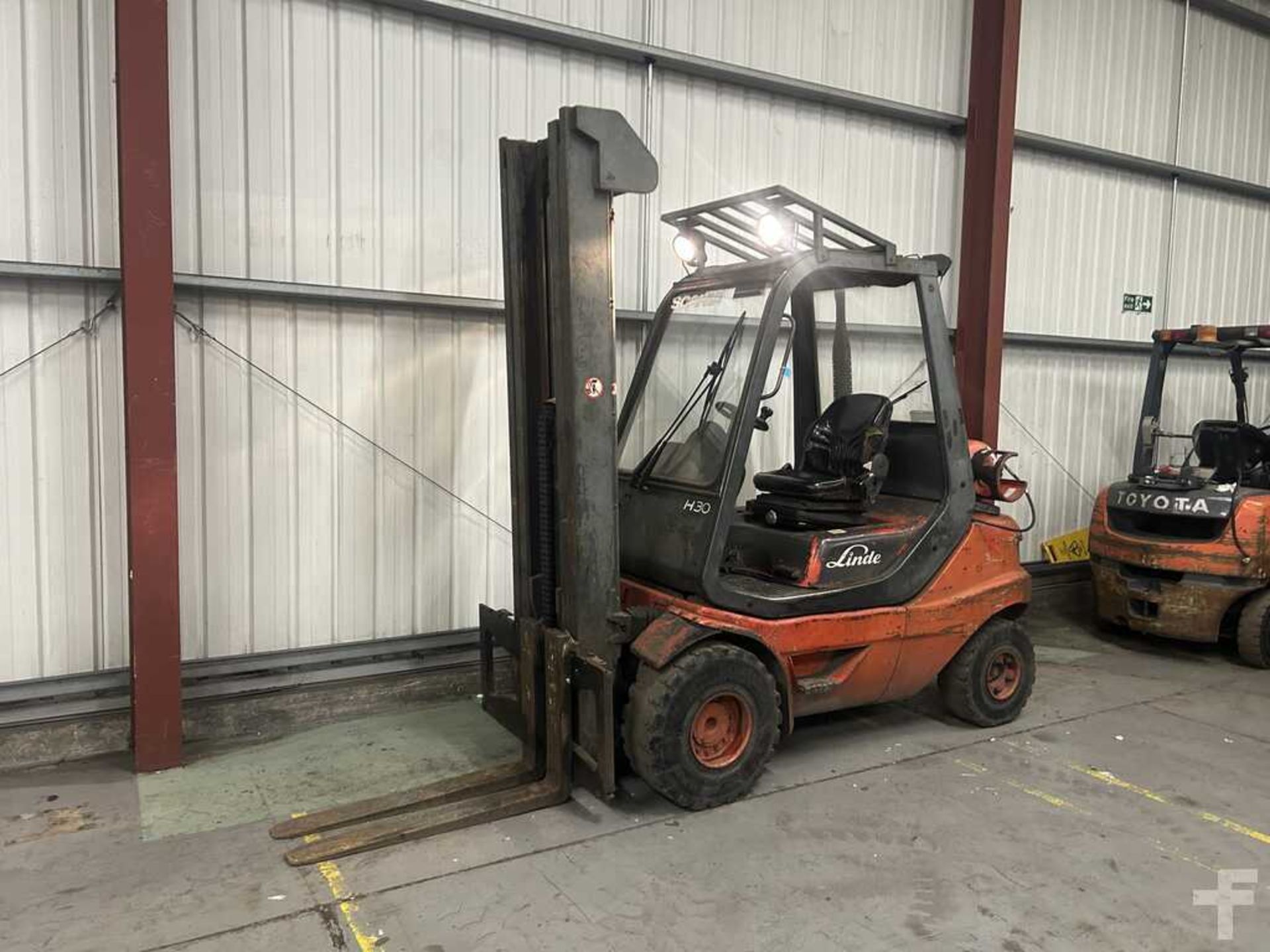 LINDE H30T-03 LPG FORKLIFT - YEAR 1998 - Image 2 of 6