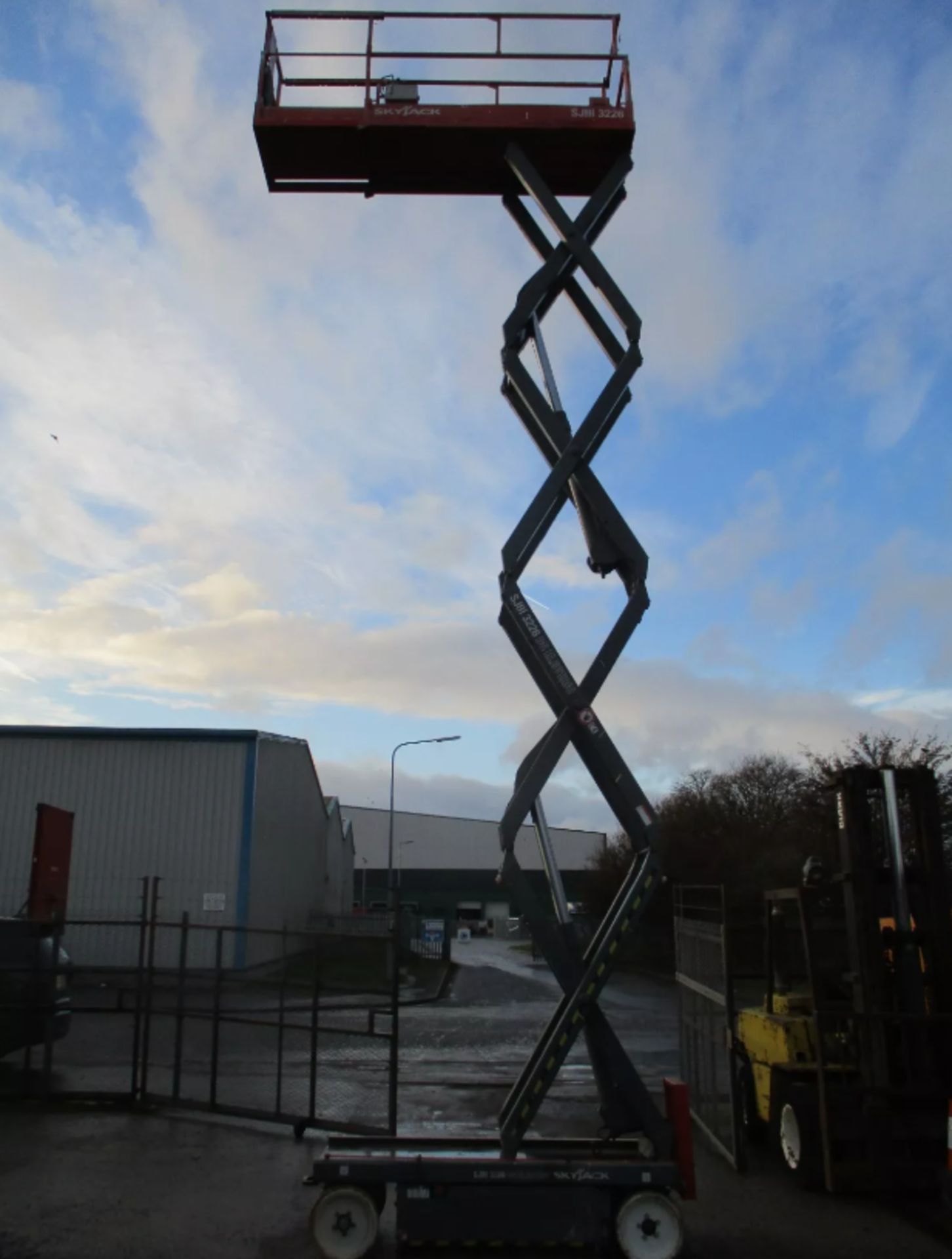 2012 SKYJACK SJ3226 SCISSOR LIFT - Image 3 of 11