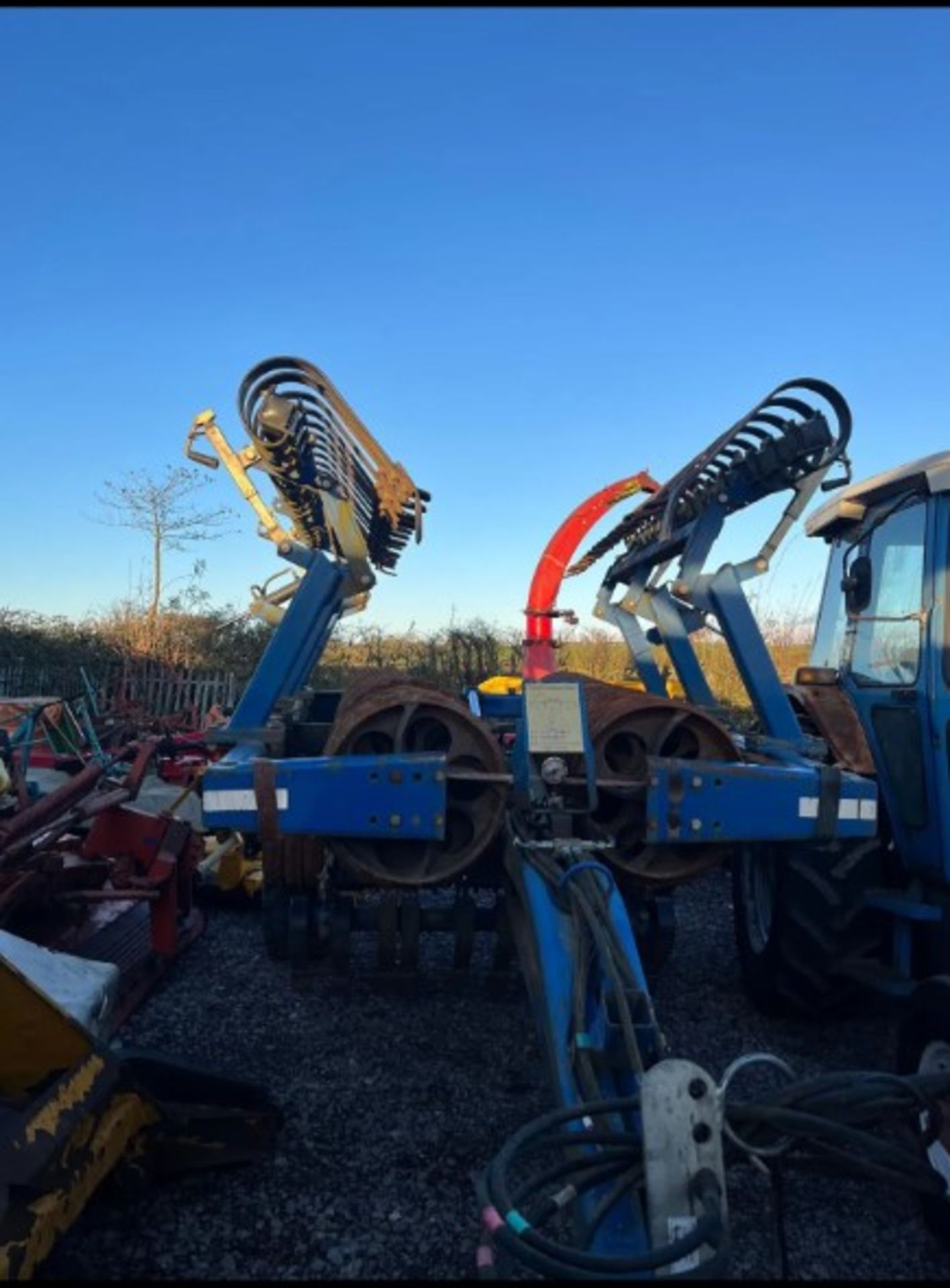 DALBO 8.2M HYDRAULIC FOLDING ROLLERS - Image 3 of 3