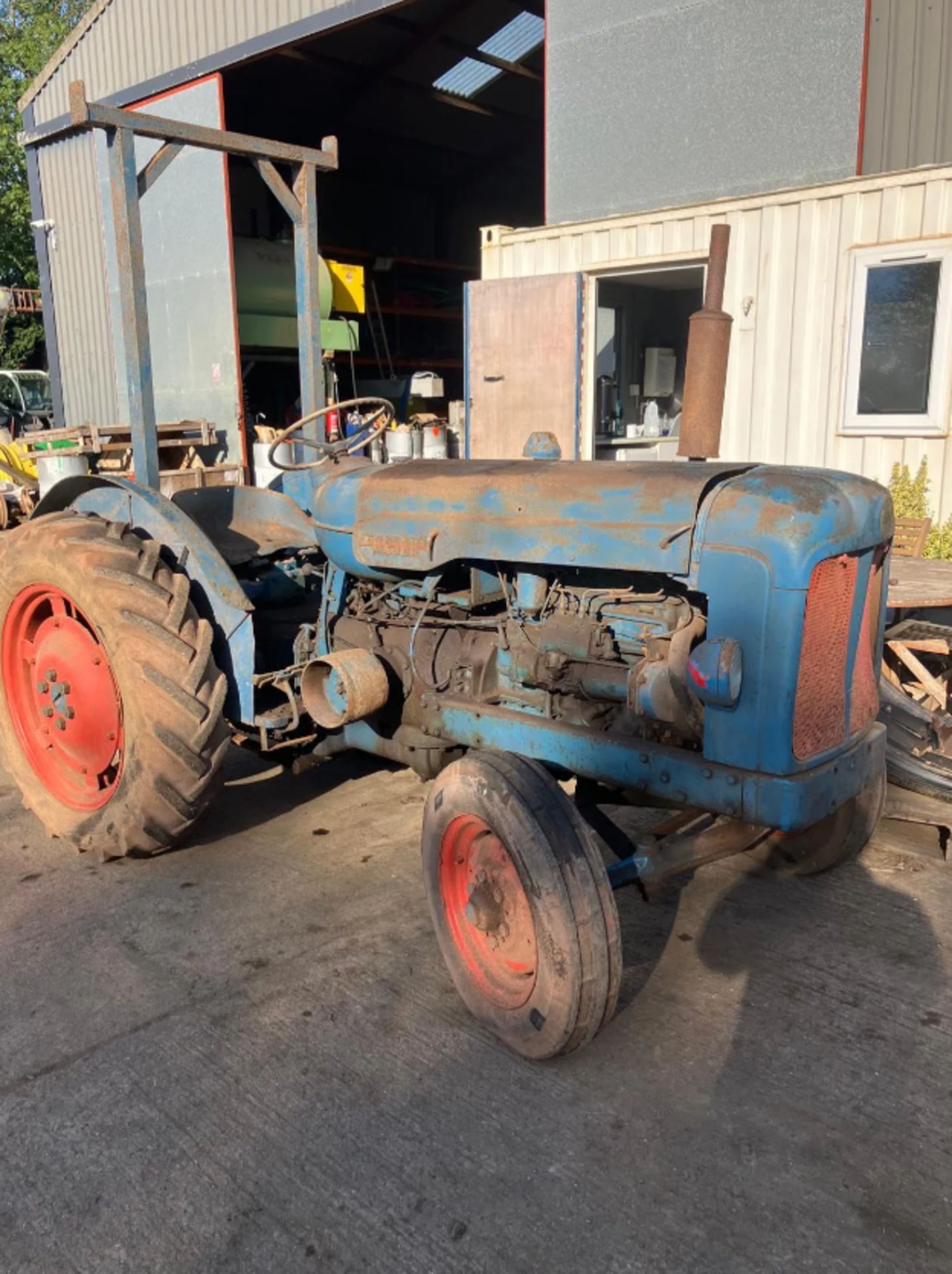 FORDSON MAJOR KFD TRACTOR >>--NO VAT ON HAMMER--<< - Image 12 of 25