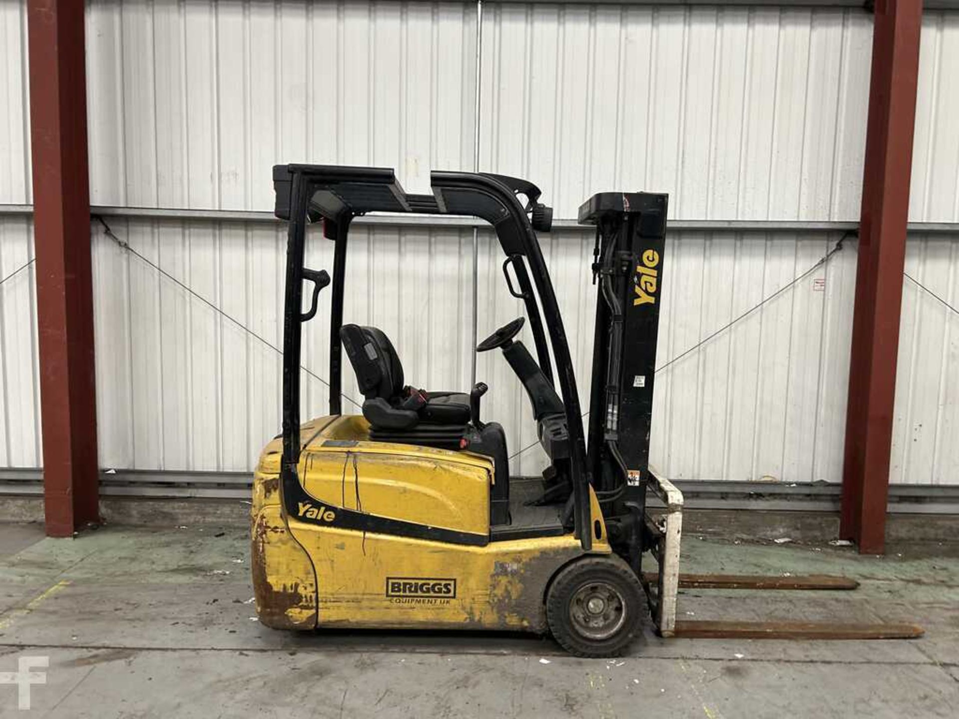 YALE ERP20VT ELECTRIC 3-WHEEL FORKLIFT (2017) **(INCLUDES CHARGER)** - Image 3 of 4