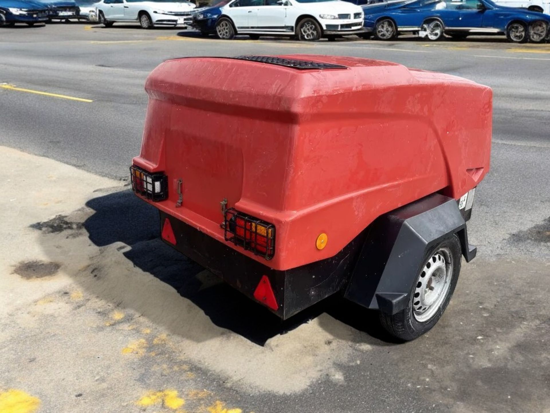 DOOSAN 7/31E+ ROAD TOWABLE COMPRESSOR WITH GENERATOR - 2016 - 3 M³/MIN (105 CFM) - Image 2 of 9