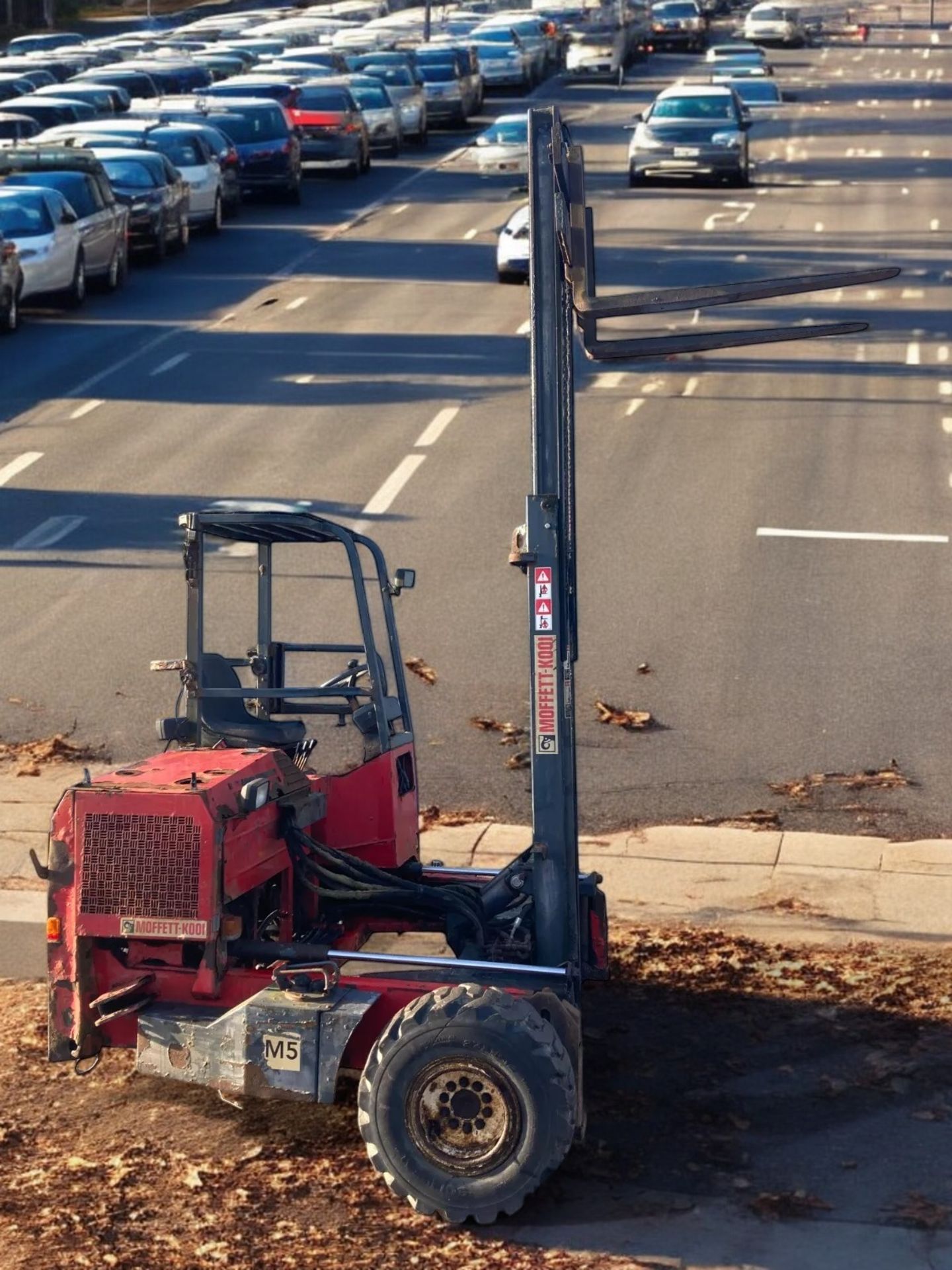 MOFFETT MOUNTY M2003 TRUCK-MOUNTED FORKLIFT - Image 2 of 11
