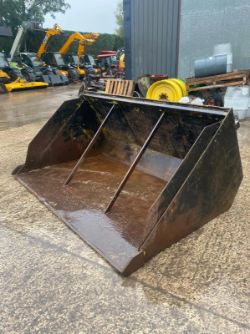 BUCKET C/W MANITOU BRACKETS