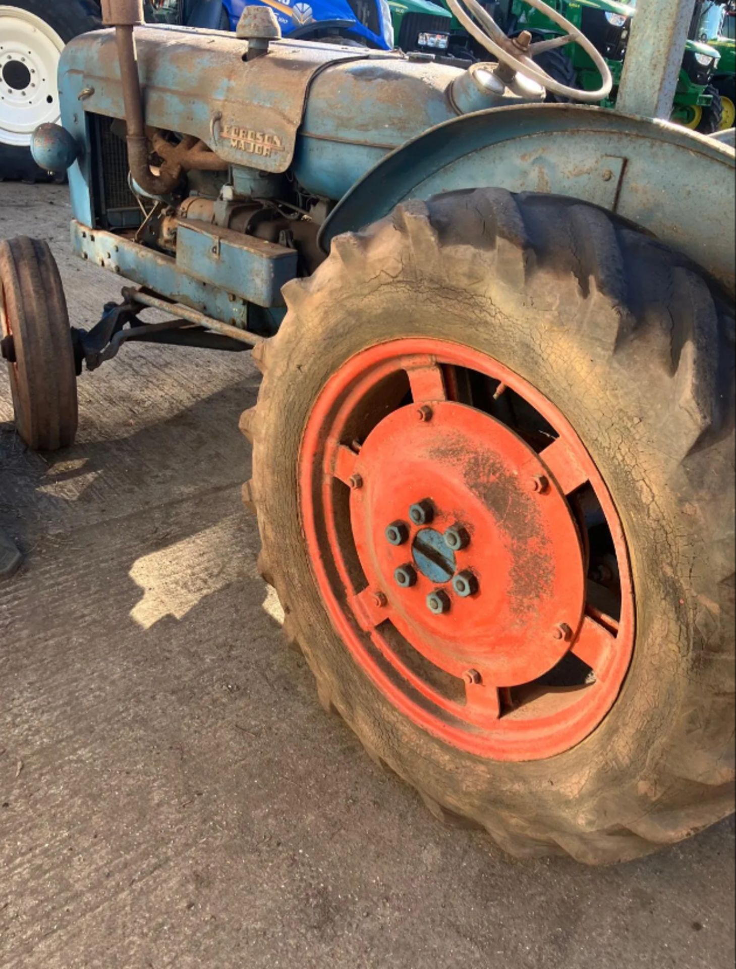 FORDSON MAJOR KFD TRACTOR >>--NO VAT ON HAMMER--<< - Image 16 of 25