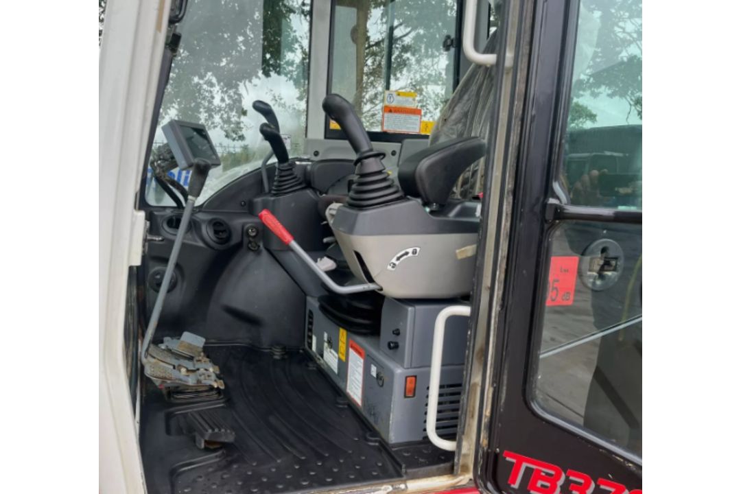 2022 TAKEUCHI TB370 6.7 TONNE EXCAVATOR - Image 9 of 10
