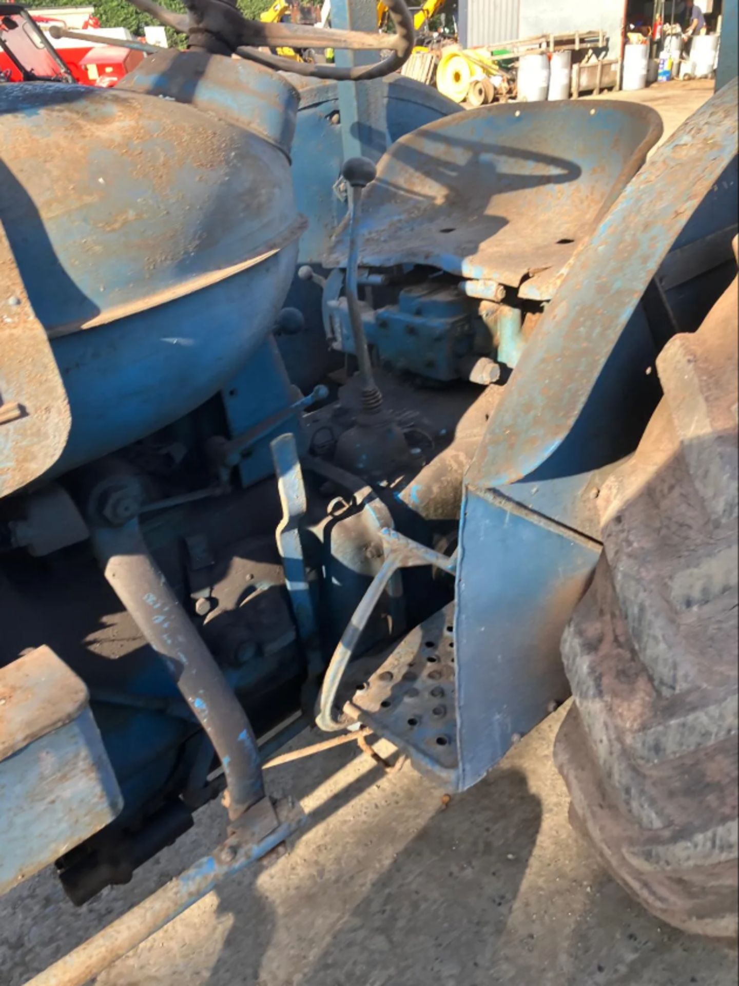 FORDSON MAJOR KFD TRACTOR >>--NO VAT ON HAMMER--<< - Image 23 of 25