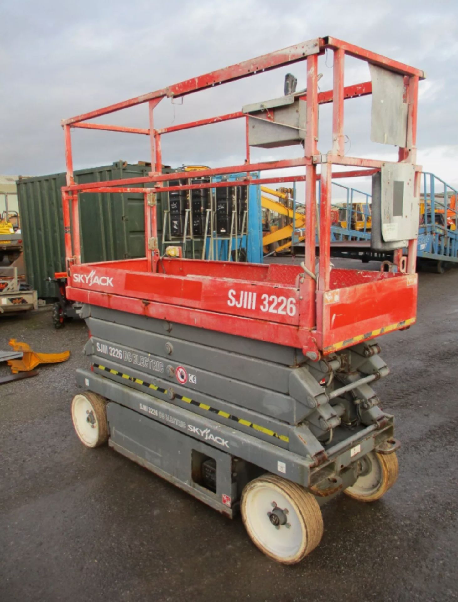 2012 SKYJACK SJ3226 SCISSOR LIFT - Image 6 of 11