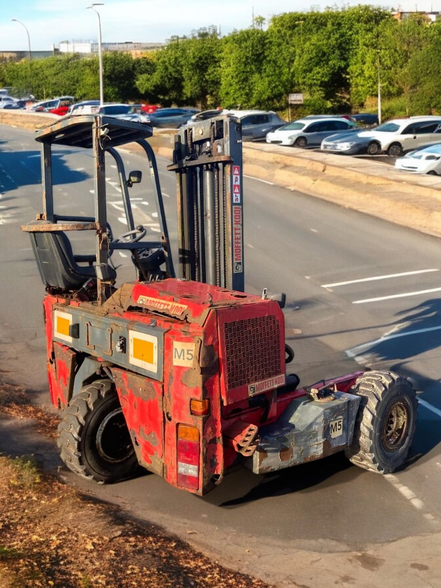 MOFFETT MOUNTY M2003 TRUCK-MOUNTED FORKLIFT - Image 10 of 11