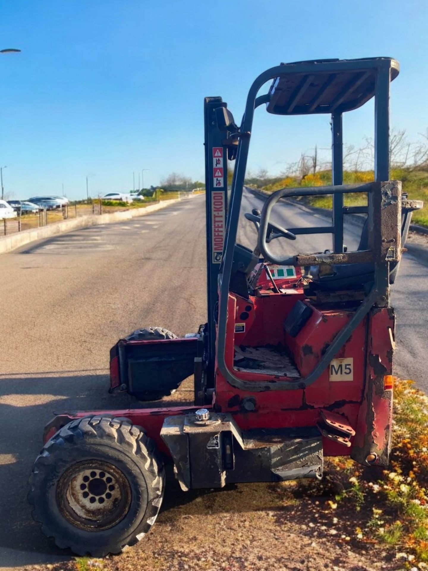 MOFFETT MOUNTY M2003 TRUCK-MOUNTED FORKLIFT - Image 5 of 11