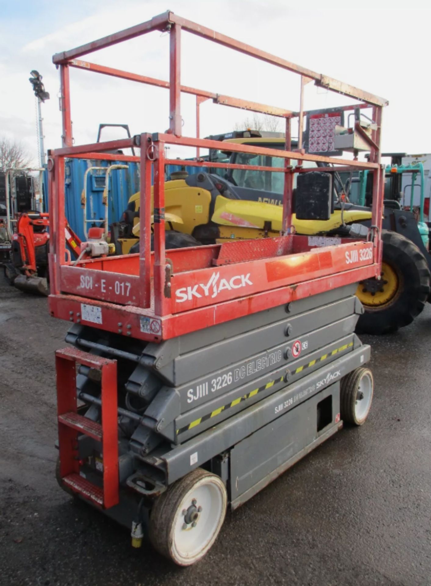 2012 SKYJACK SJ3226 SCISSOR LIFT - Image 8 of 11