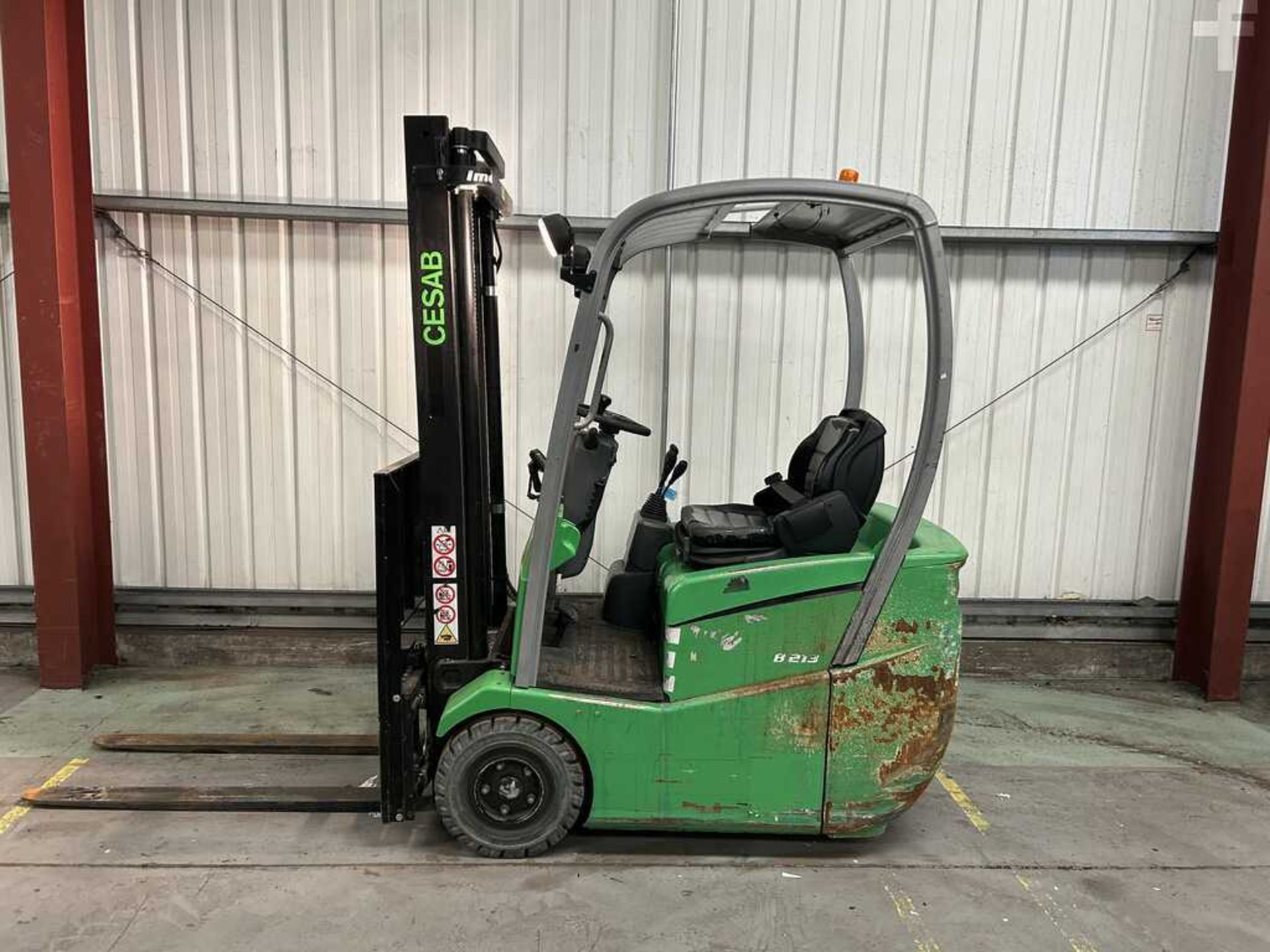 2017 CESAB ELECTRIC FORKLIFT - 3 WHEELS **(INCLUDES CHARGER)**
