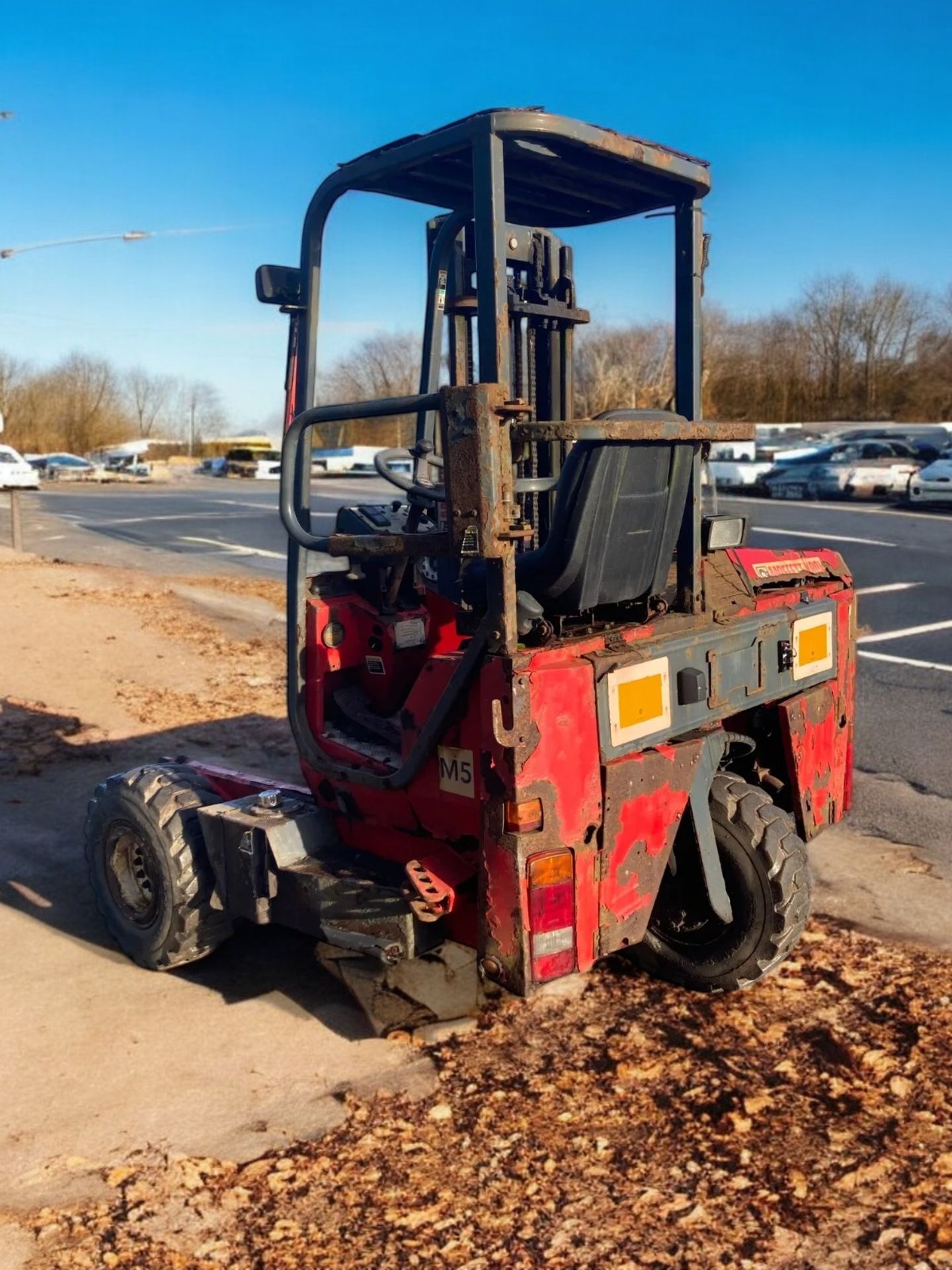 MOFFETT MOUNTY M2003 TRUCK-MOUNTED FORKLIFT - Image 4 of 11