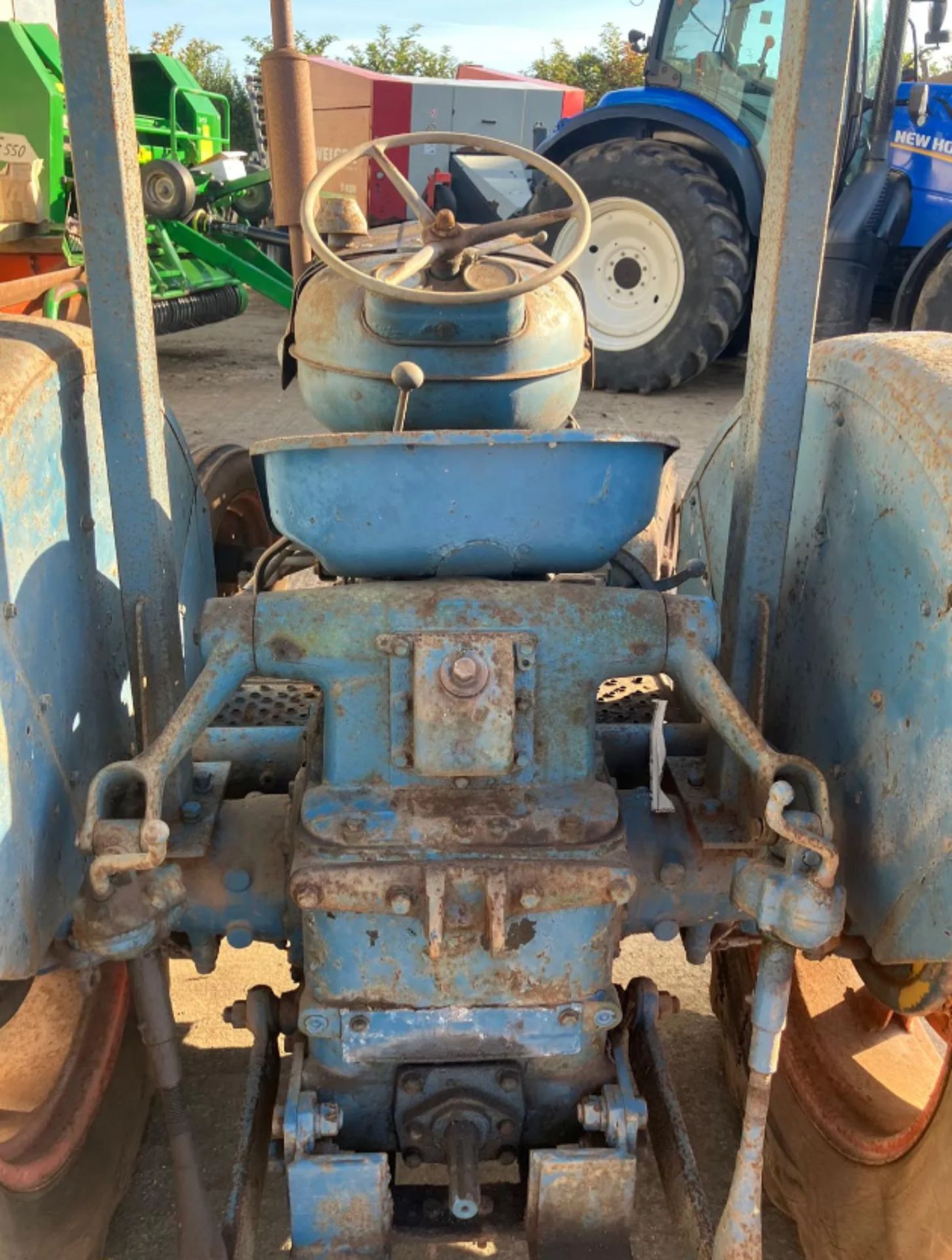 FORDSON MAJOR KFD TRACTOR >>--NO VAT ON HAMMER--<< - Image 13 of 25