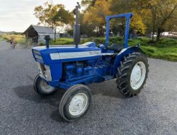 FORD 3000 2-WHEEL DRIVE TRACTOR