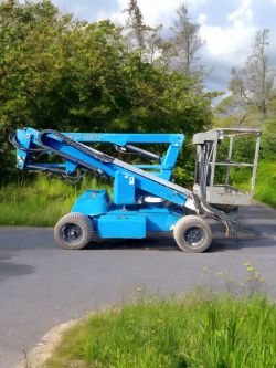 2011 NIFTYLIFT HR12 CHERRY PICKER (SCISSOR LIFT ACCESS PLATFORM)