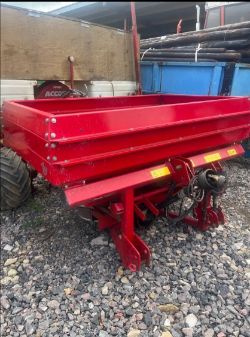 2015 TEAGLE TULIP FERTILIZER SPREADER