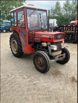 MASSEY FERGUSON 152 TRACTOR