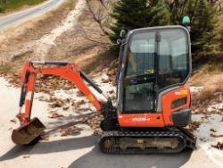 KUBOTA KX018-4 1.8T MINI EXCAVATOR – 2017 – 2367 HOURS – FULL CAB + EXTENDING UNDERCARRIAGE