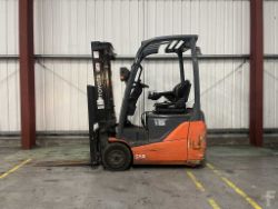 2013 TOYOTA ELECTRIC 3-WHEEL FORKLIFT 8FBET15**(INCLUDES CHARGER)**