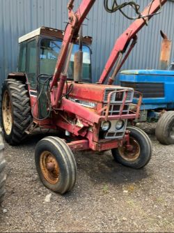 INTERNATIONAL 784 C/W LOADER