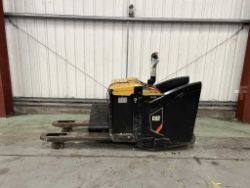 CAT LIFT TRUCKS NPV20N2 ELECTRIC PALLET TRUCK **(INCLUDES CHARGER)**