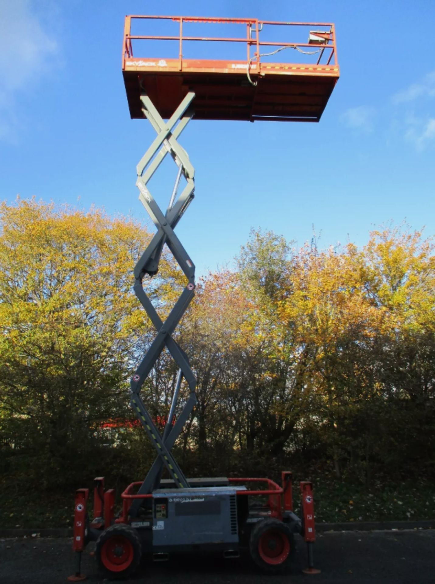 2015 SKYJACK SJ6826 SCISSOR LIFT ACCESS PLATFORM - Image 5 of 13