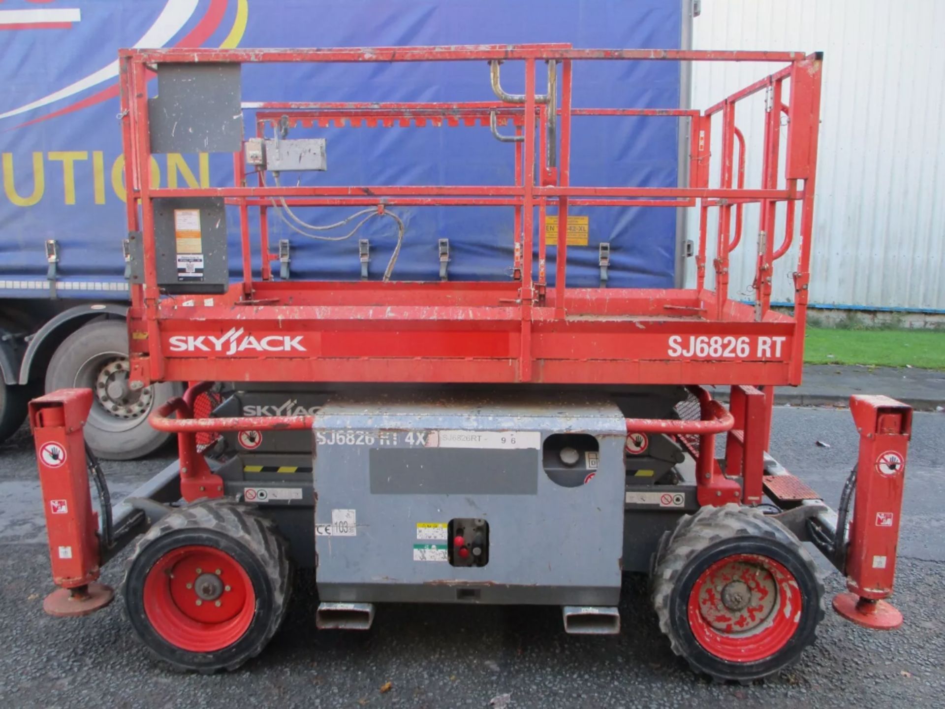 2015 SKYJACK SJ6826 SCISSOR LIFT ACCESS PLATFORM - Image 9 of 13
