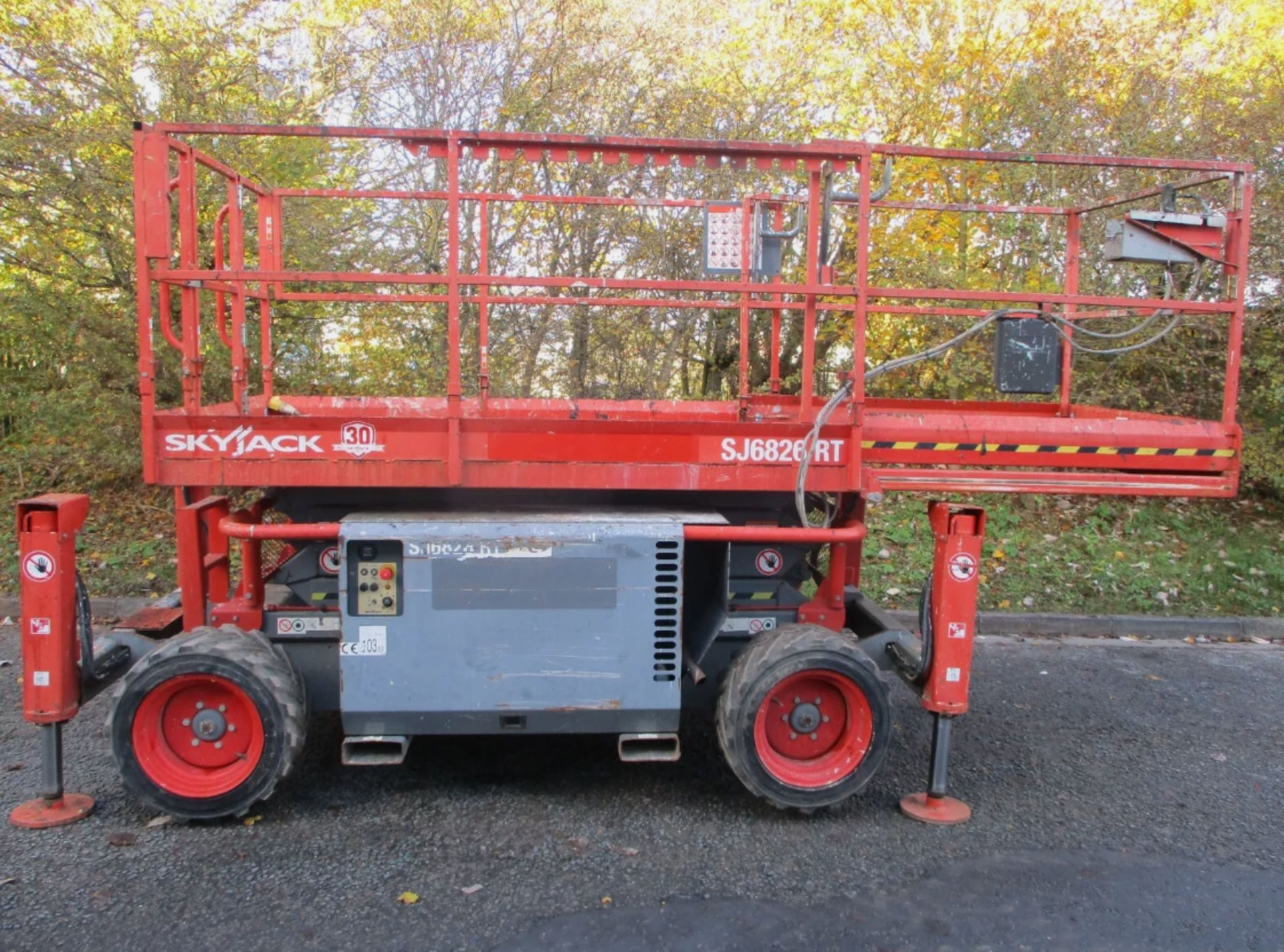 2015 SKYJACK SJ6826 SCISSOR LIFT ACCESS PLATFORM - Image 2 of 13