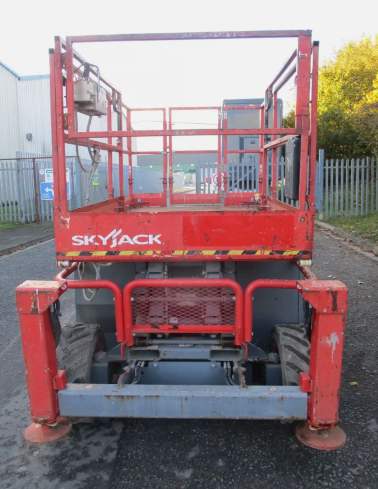 2015 SKYJACK SJ6826 SCISSOR LIFT ACCESS PLATFORM - Image 11 of 13