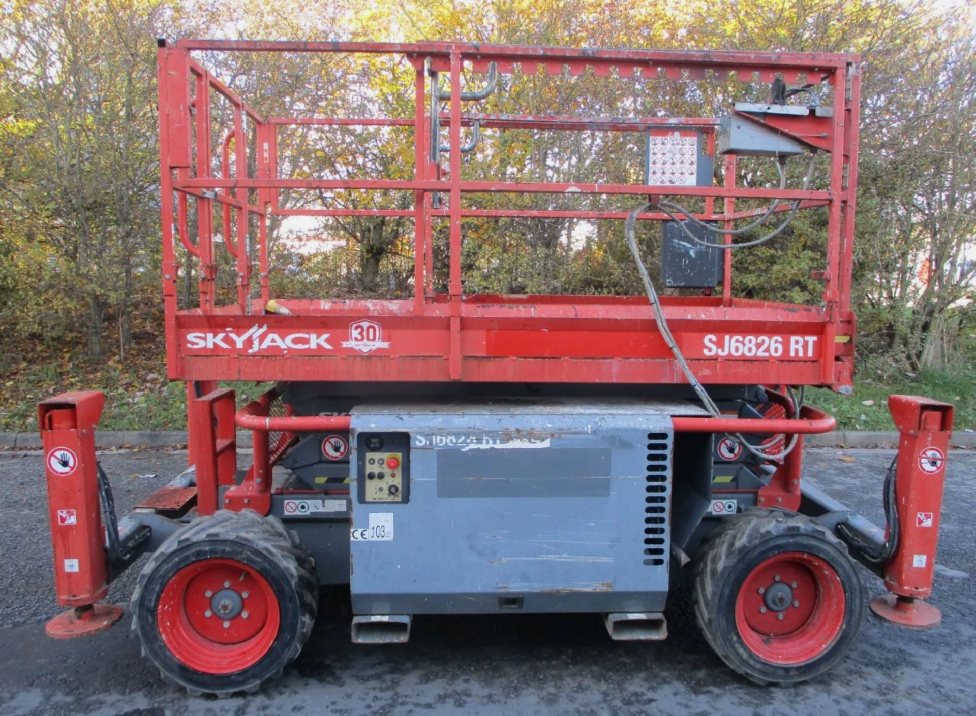 2015 SKYJACK SJ6826 SCISSOR LIFT ACCESS PLATFORM