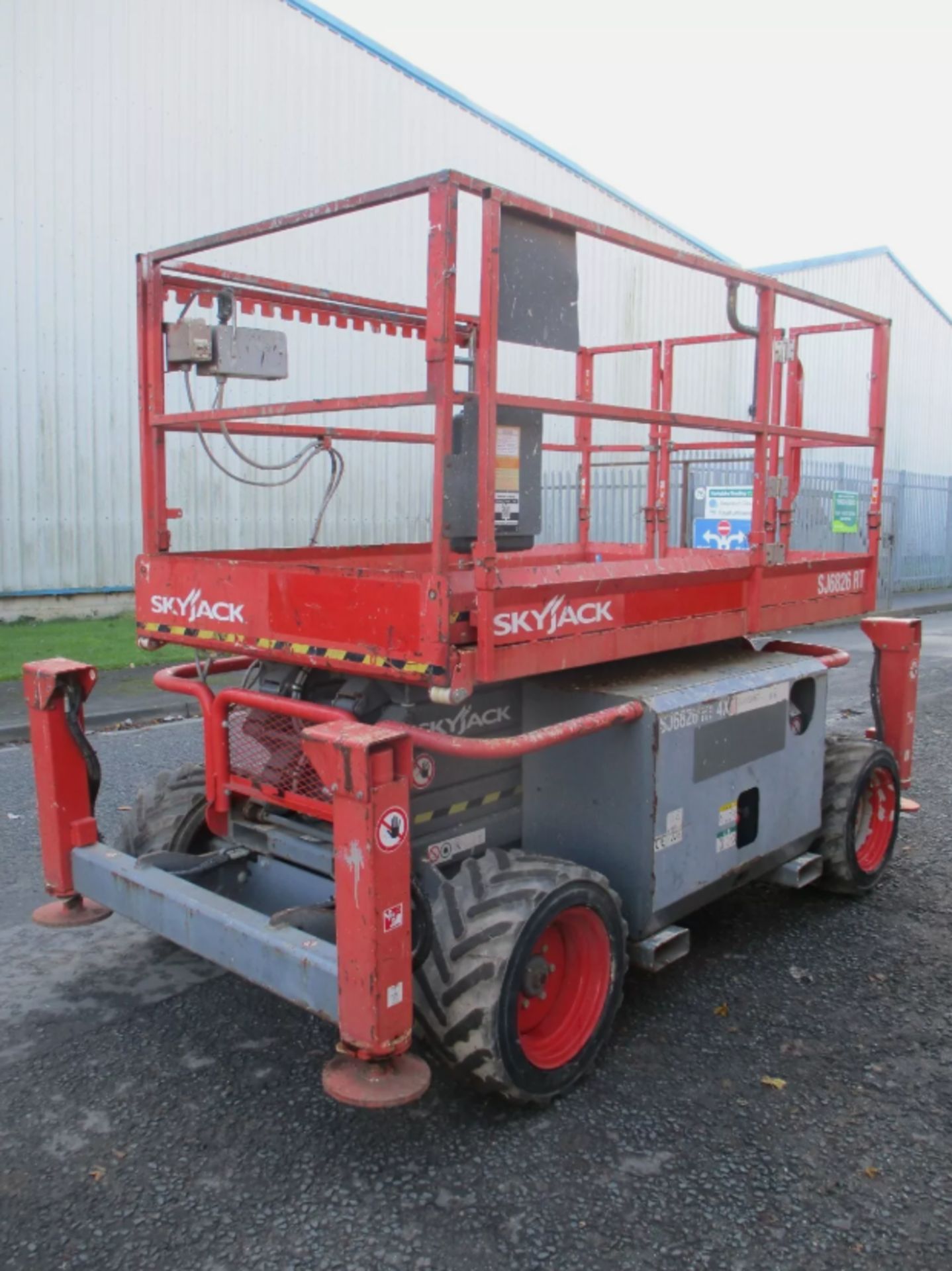 2015 SKYJACK SJ6826 SCISSOR LIFT ACCESS PLATFORM - Image 10 of 13