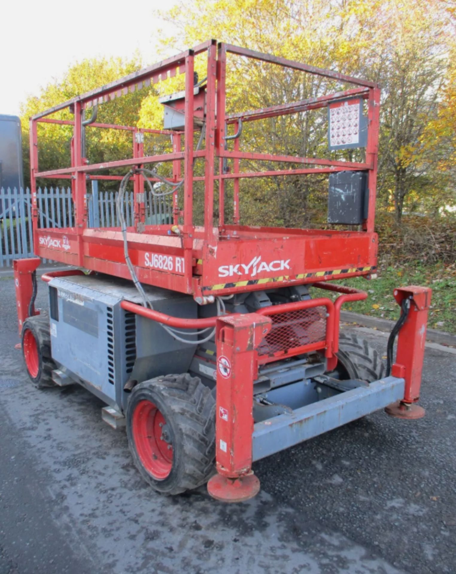 2015 SKYJACK SJ6826 SCISSOR LIFT ACCESS PLATFORM - Image 12 of 13