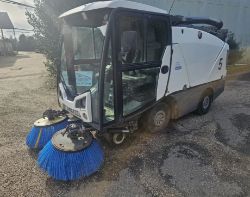 2013 JOHNSTON CX201 PRECINCT ROAD SWEEPER – HYDROSTATIC WITH AIR CONDITIONING