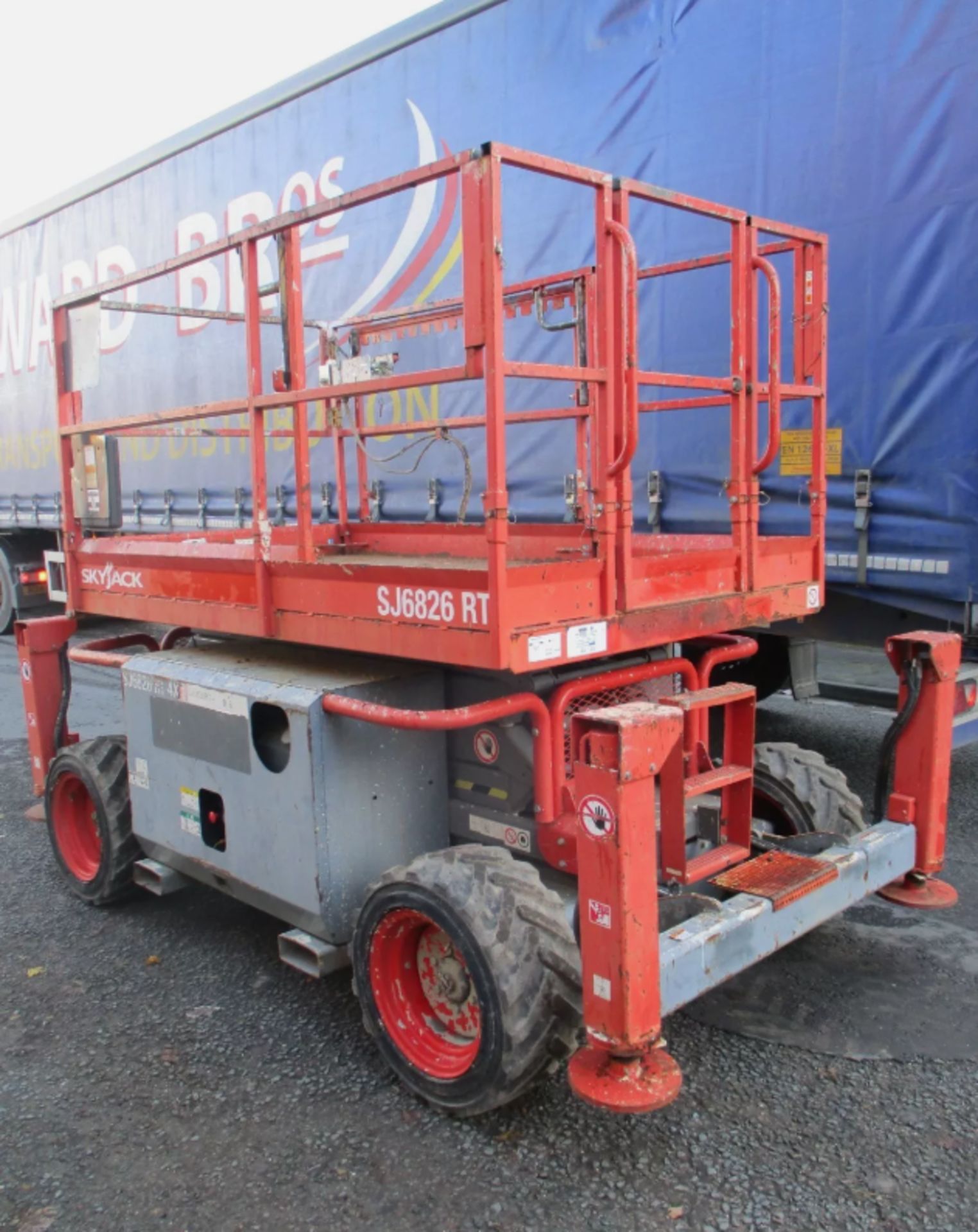 2015 SKYJACK SJ6826 SCISSOR LIFT ACCESS PLATFORM - Image 8 of 13