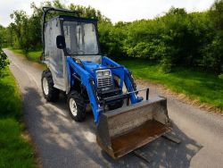 ISEKI TF321 COMPACT TRACTOR & LOADER – 1907 HOURS