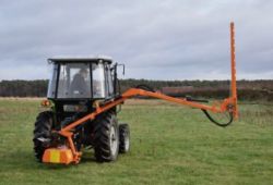 T190 TRACTOR-MOUNTED FINGER BAR HEDGE CUTTER